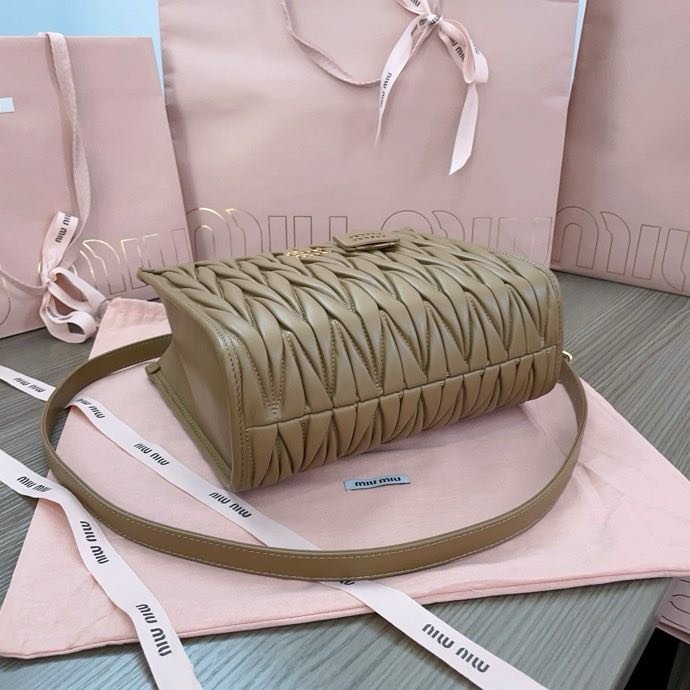 Сумка женская Matelasse 5BG263 24 см фото 4