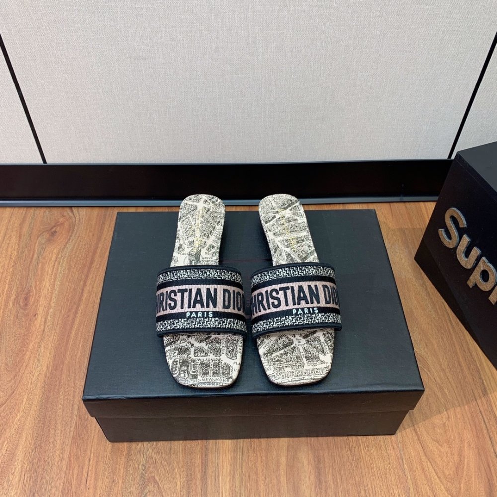 Шлепанцы женские фото 7