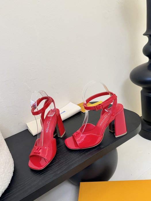 Босоножки фото 3