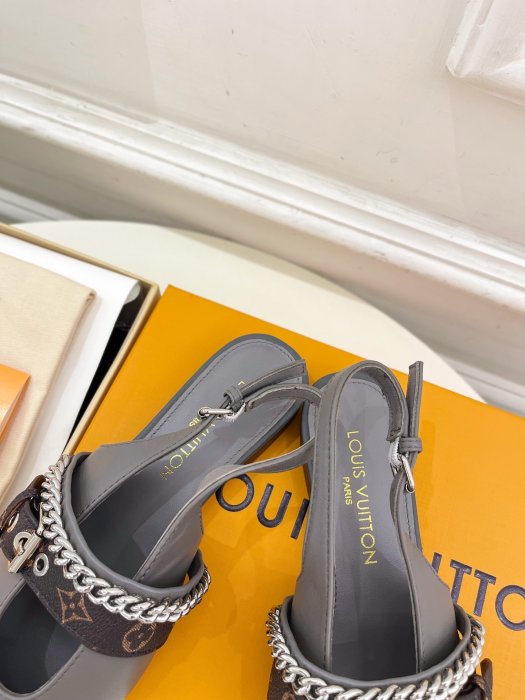 Босоножки фото 8