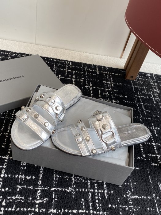 Шлепанцы женские фото 3