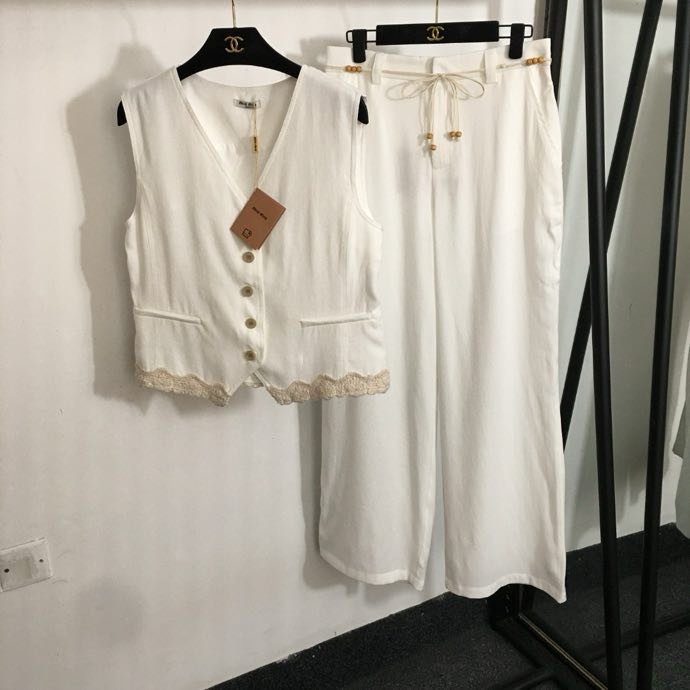 Костюм женский