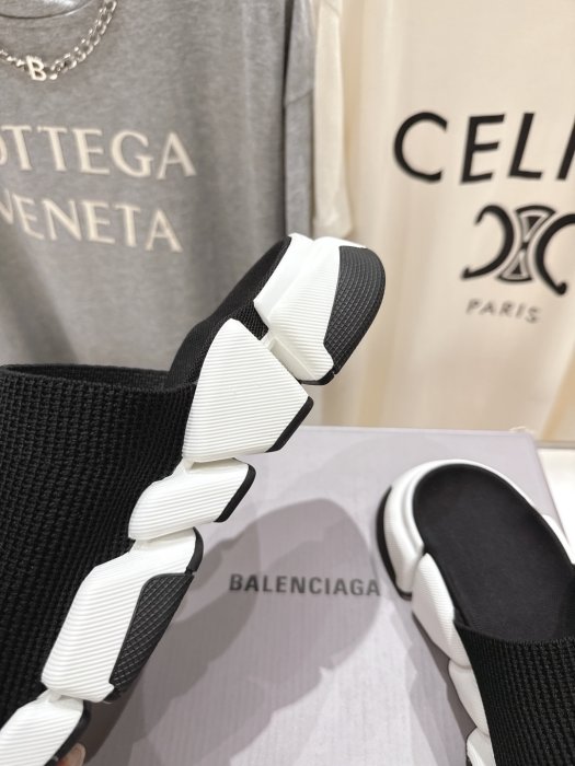 Шлепанцы женские фото 6