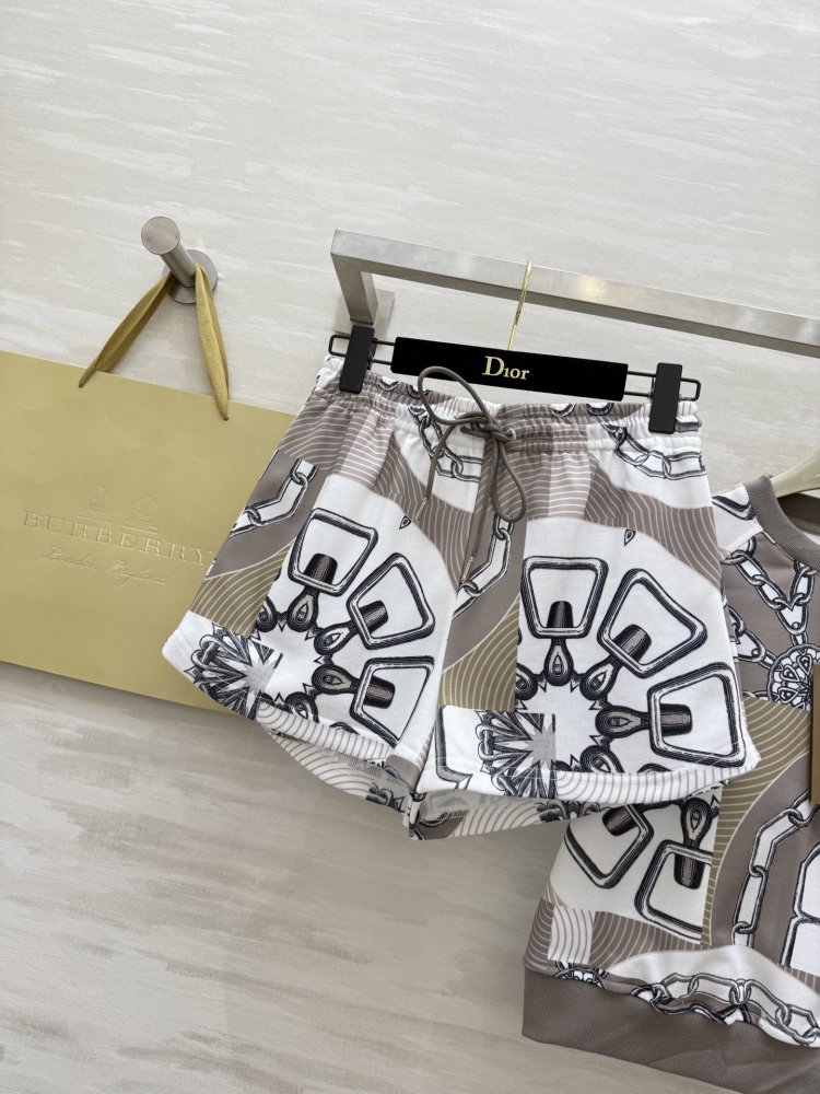 Костюм женский фото 9