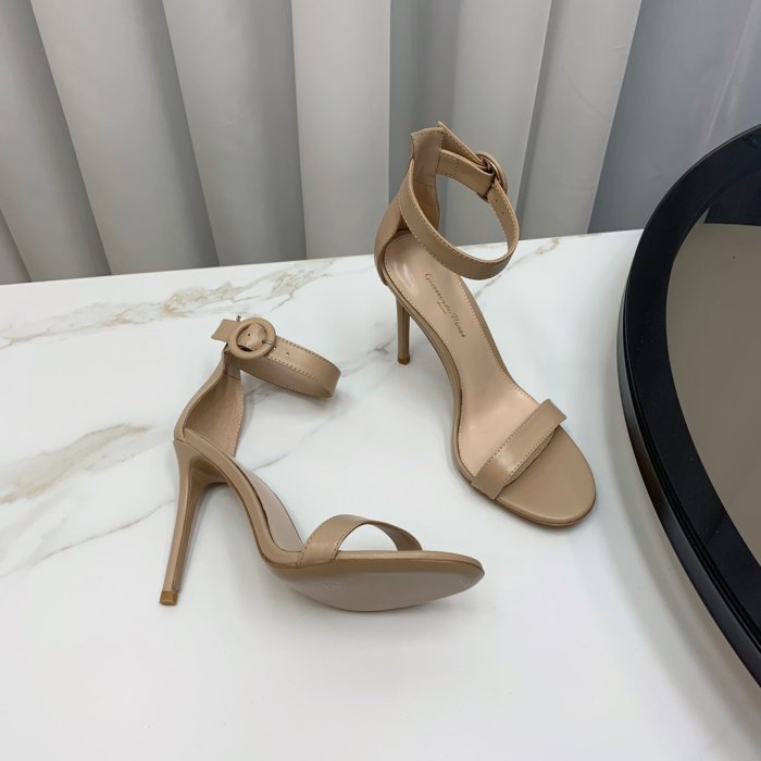 Босоножки фото 5