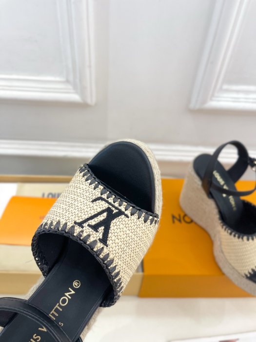 Босоножки фото 6