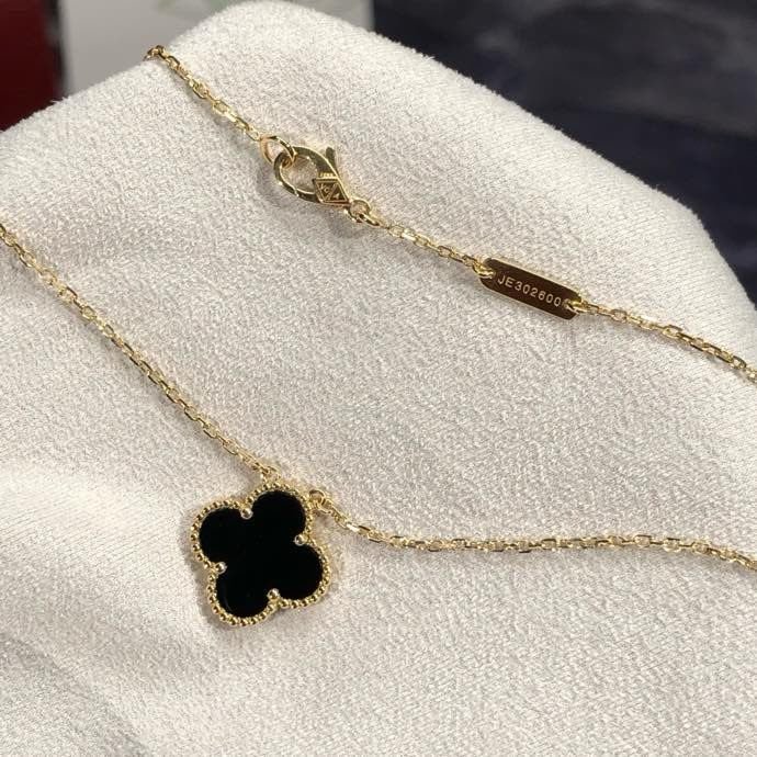 Necklace, pink gold 18 carat