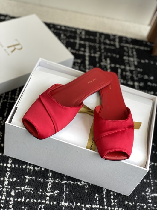 Шлепанцы женские фото 5