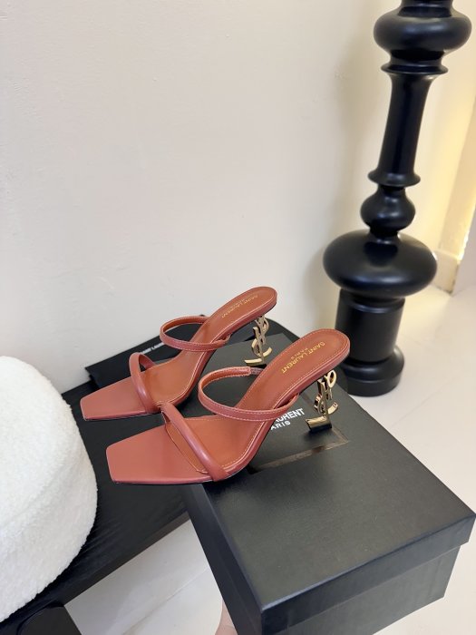 Босоножки фото 5