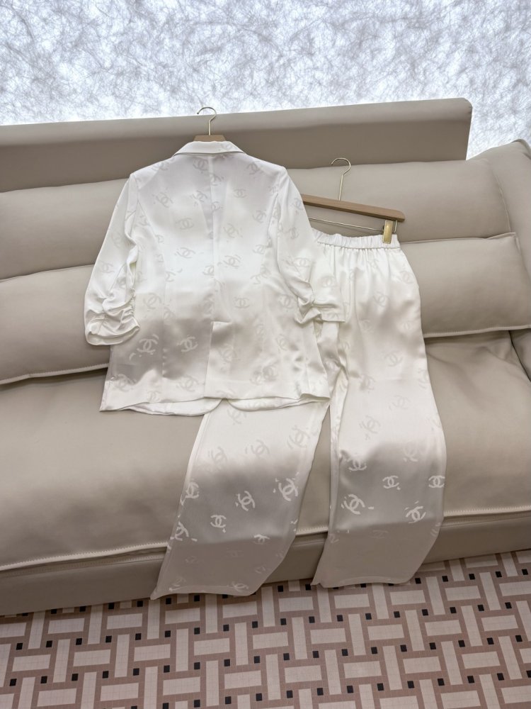 Костюм жіночий фото 4