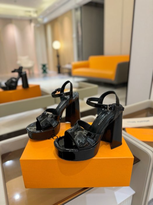 Босоножки фото 3