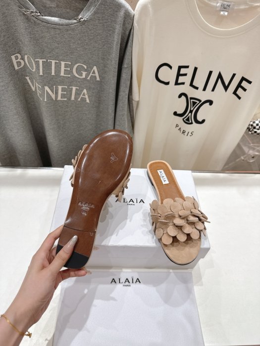 Шльопанці жіночі фото 9