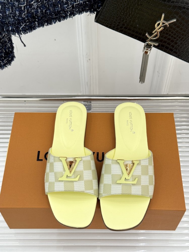 Шлепанцы женские фото 4