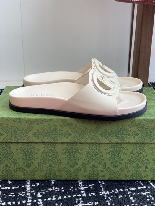 Шлепанцы фото 2