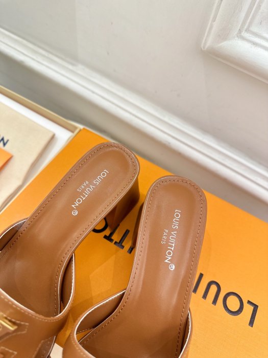 Босоножки фото 8