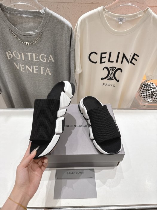 Шлепанцы женские фото 4