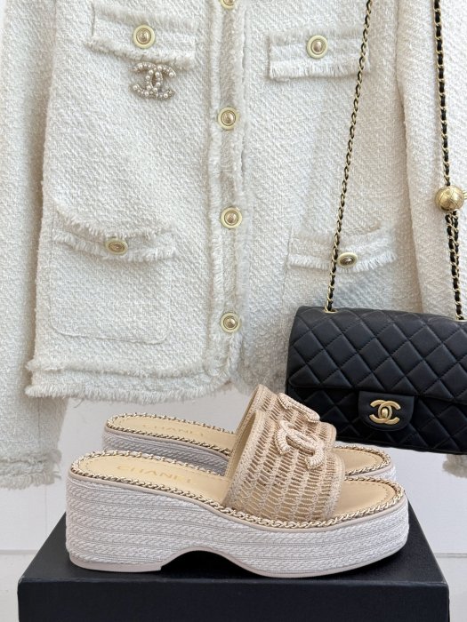 Шлепанцы женские