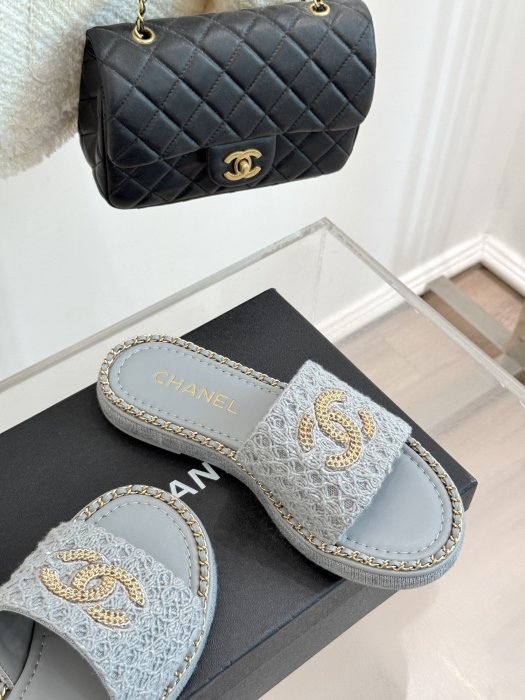 Шлепанцы женские фото 5