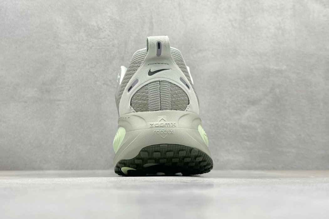 Кроссовки Zoom VOMERO 18 фото 6