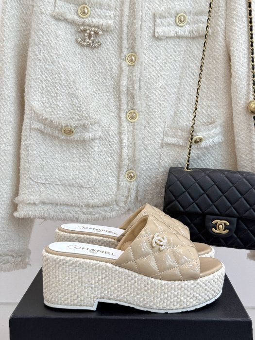 Шлепанцы женские