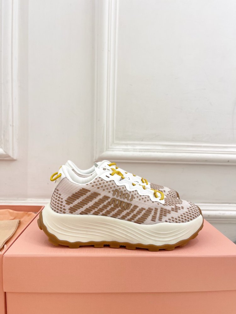 Кроссовки женские фото 2