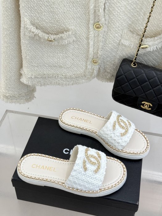 Шлепанцы женские фото 3