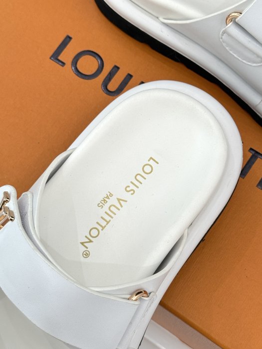 Шлепанцы фото 8