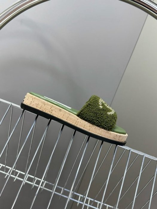 Шлепанцы женские фото 3