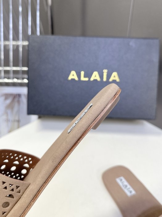 Шлепанцы женские фото 8