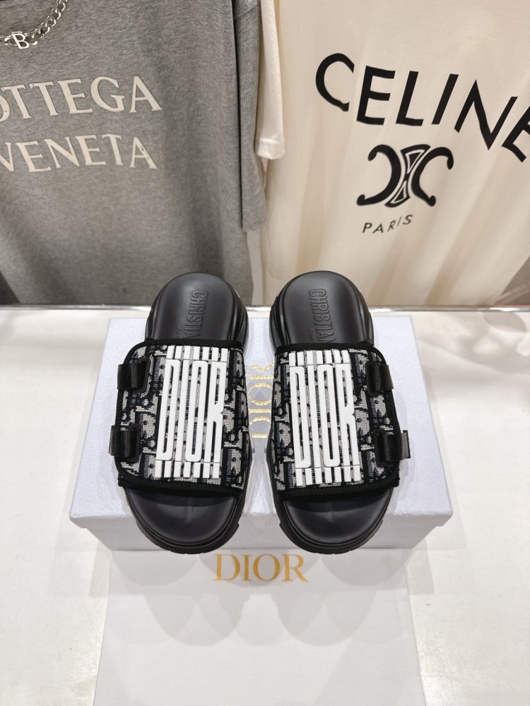 Шльопанці жіночі