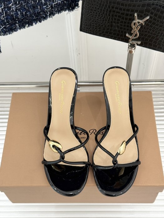 Босоніжки на шпильці фото 4