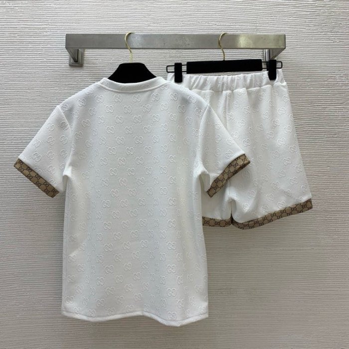 Костюм женский фото 3