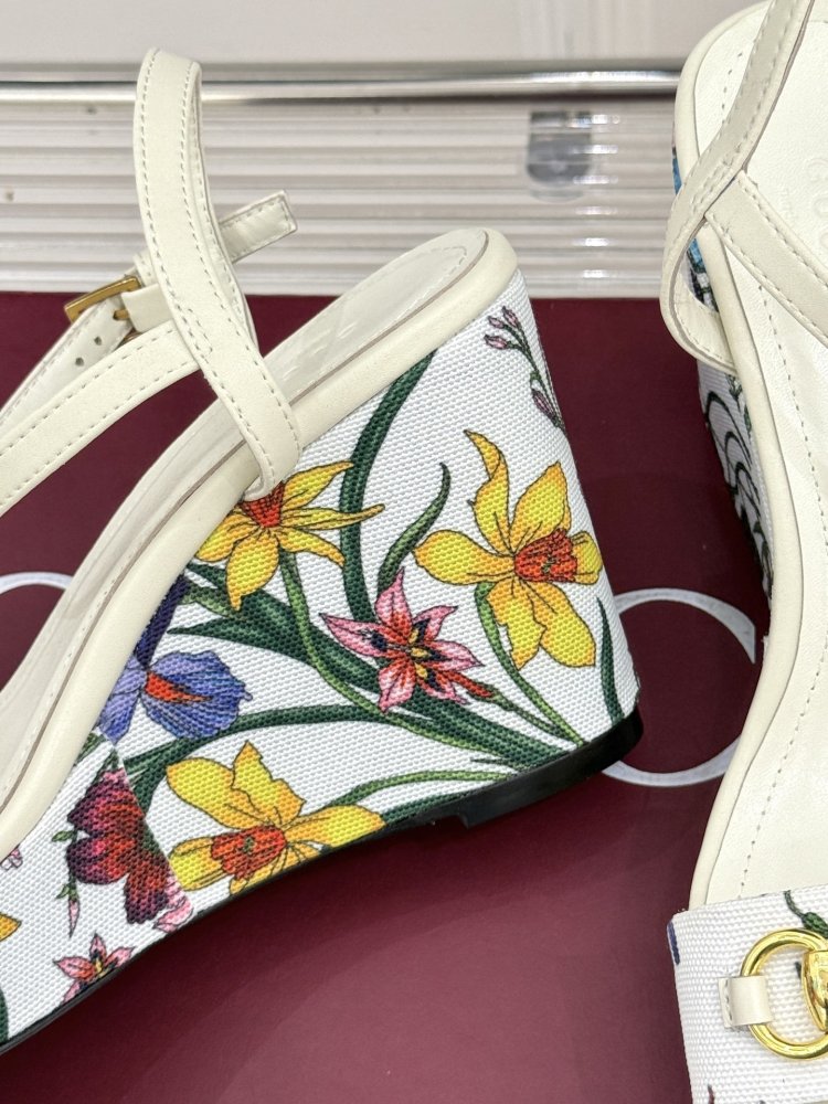 Босоножки фото 6