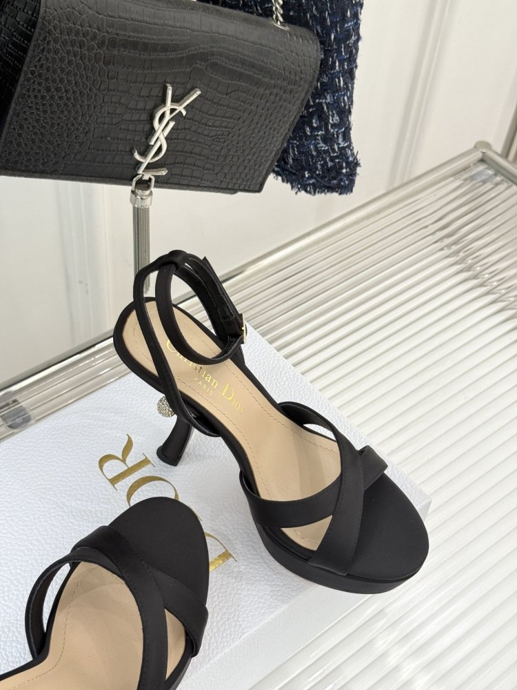 Босоножки фото 5