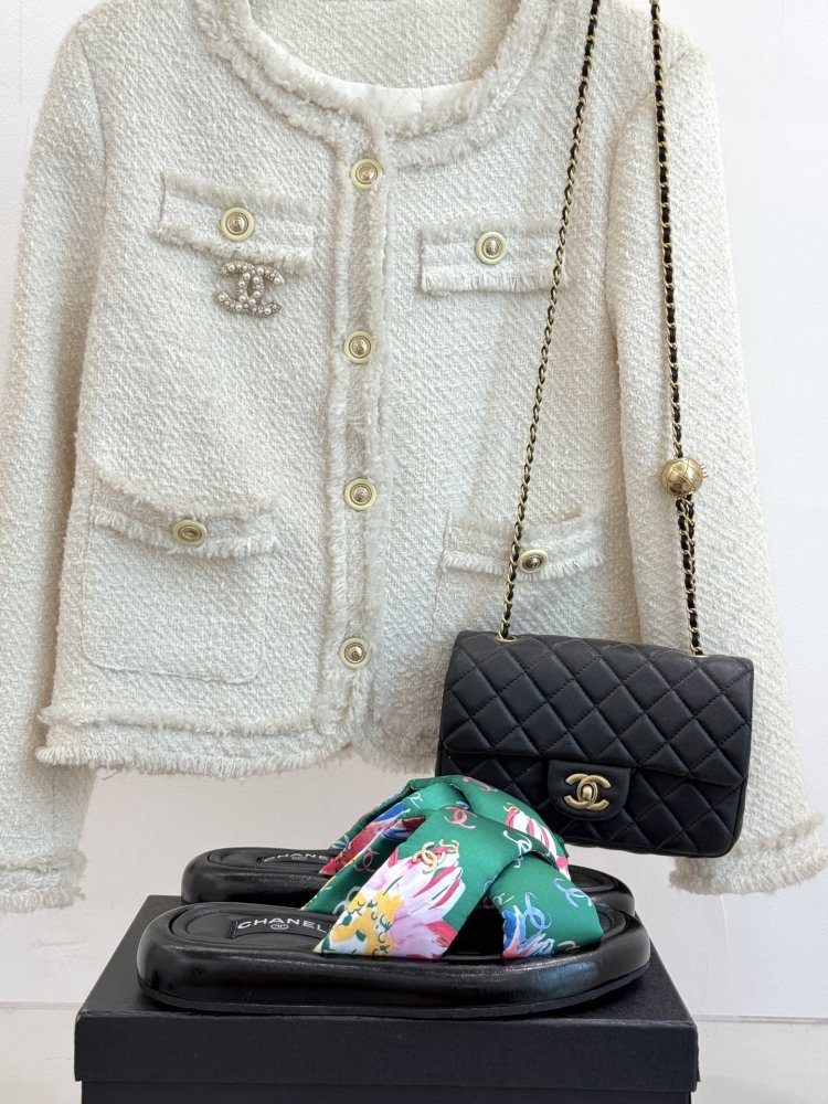 Шлепанцы женские