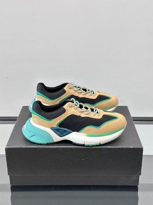 Кросівки чоловічі