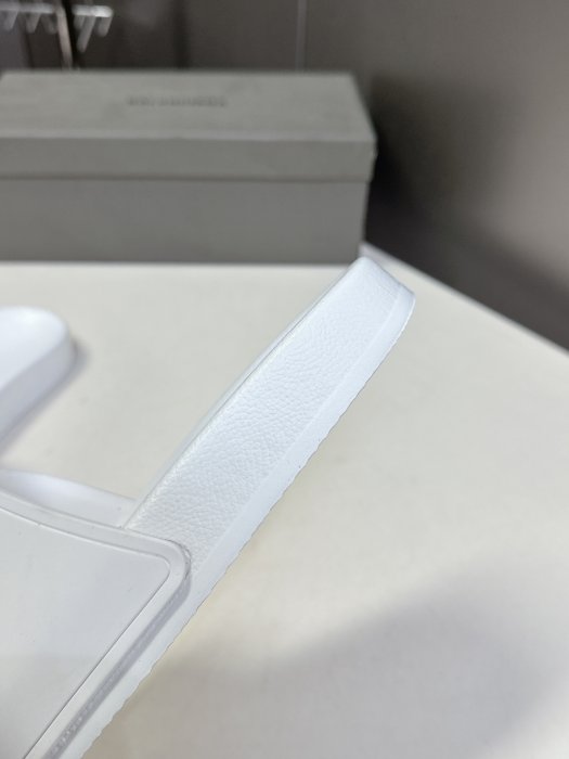 Шлепанцы фото 8