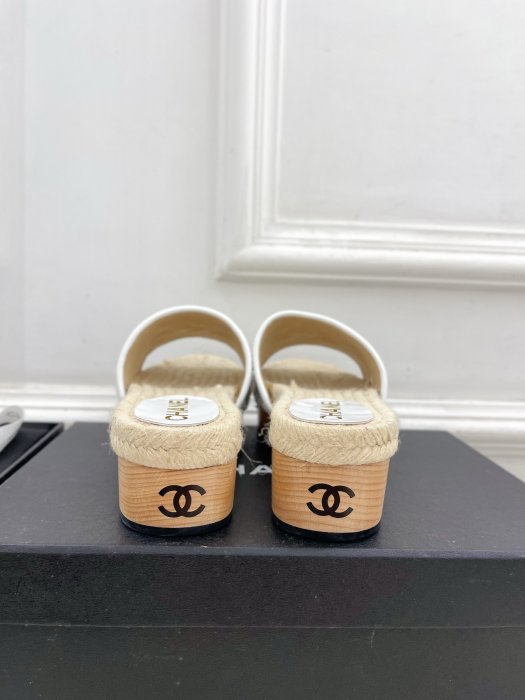 Шлепанцы женские фото 7