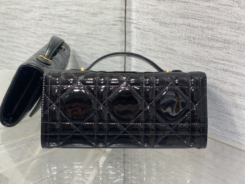 Сумка Miss Caro 24 см фото 4