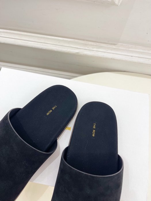 Шлепанцы женские фото 7