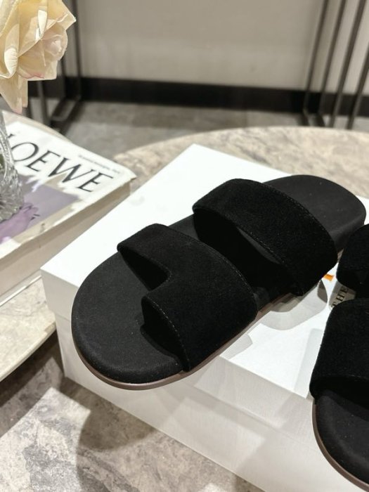 Шлепанцы женские фото 6