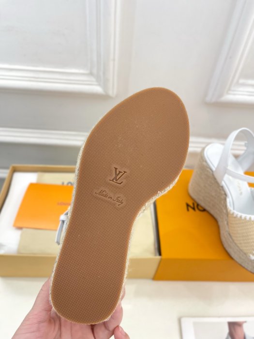 Босоножки фото 9