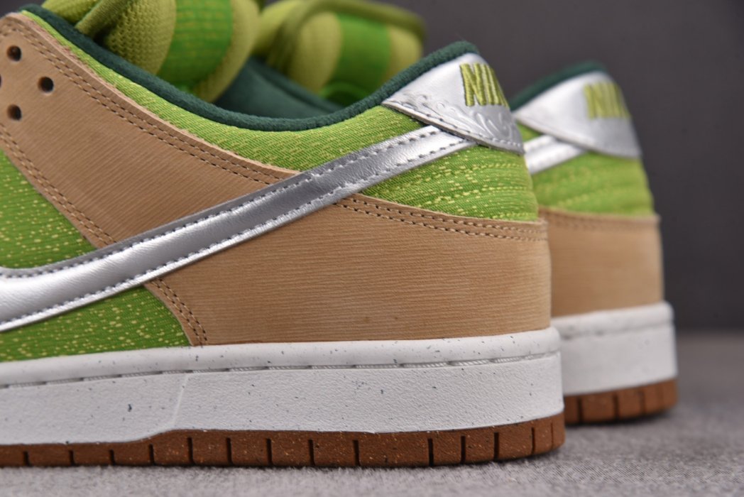 Sneakers SB Dunk Low Escargot фото 13