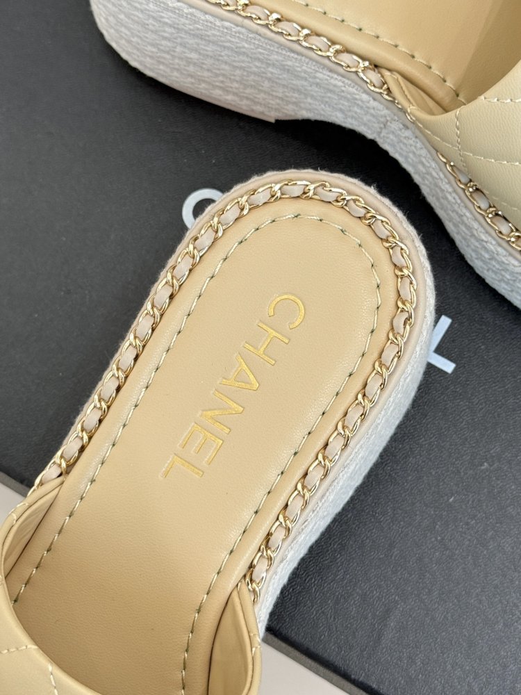 Шлепанцы женские фото 8