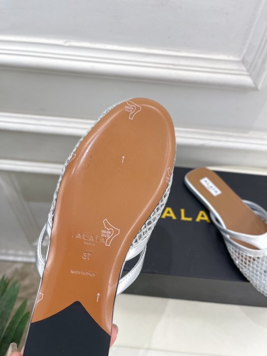 Шлепанцы женские фото 9