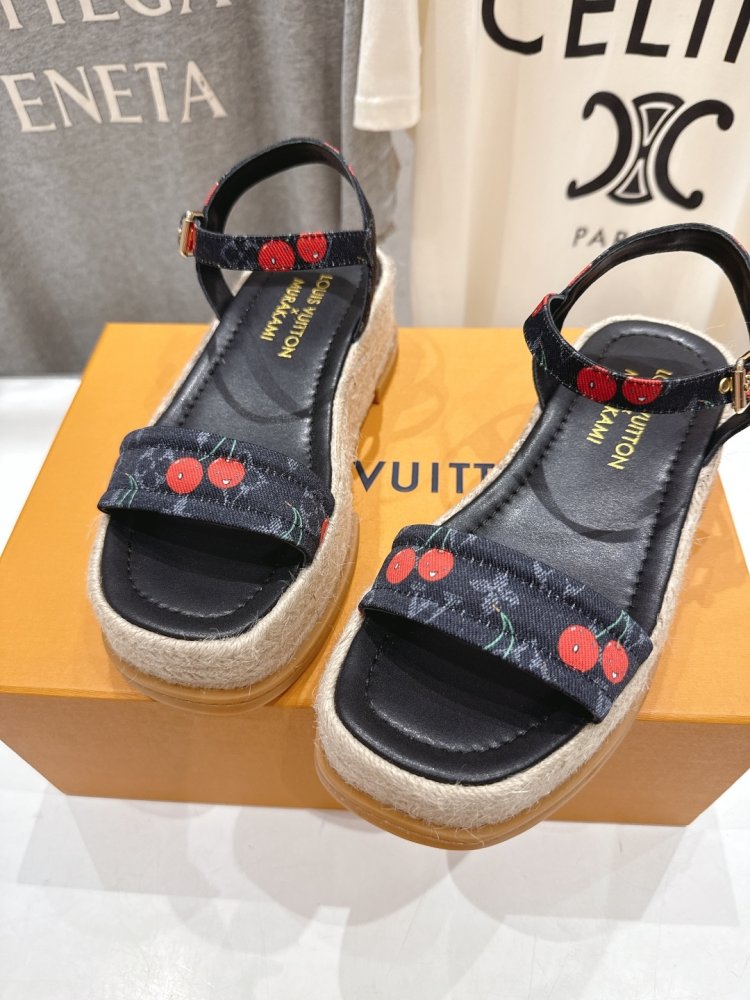 Сандалии женские фото 7