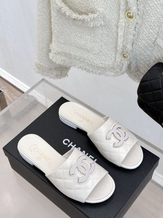 Шлепанцы фото 3