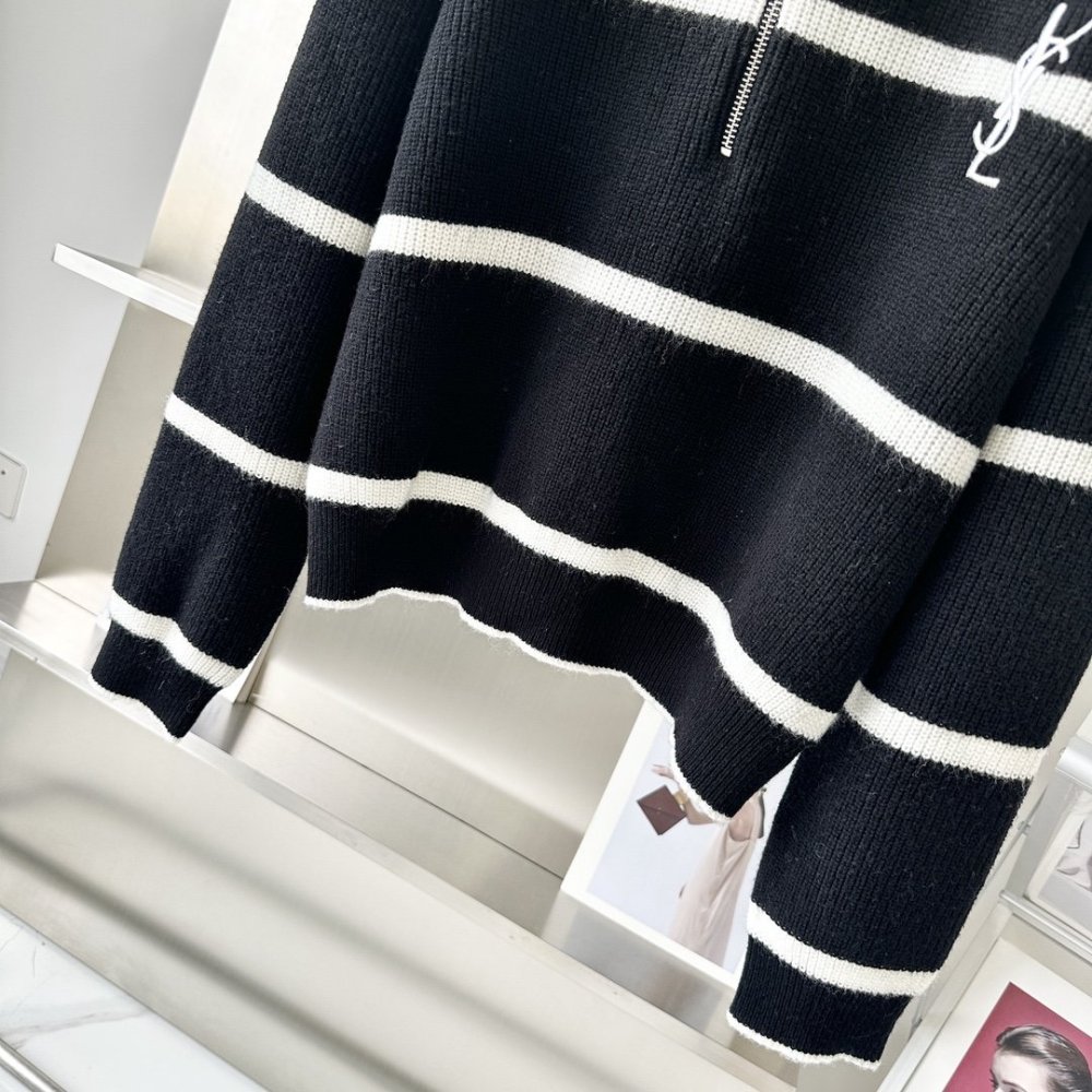 Knitted pullover at strip фото 5