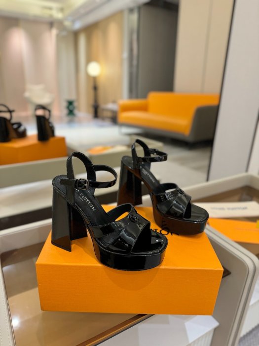 Босоножки фото 2