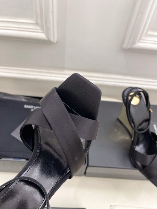 Босоножки фото 6